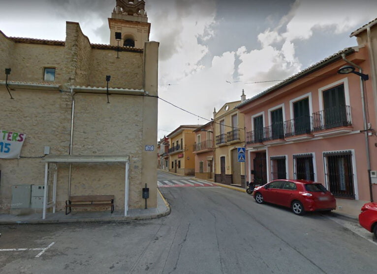 Parada de autobús en Sagra