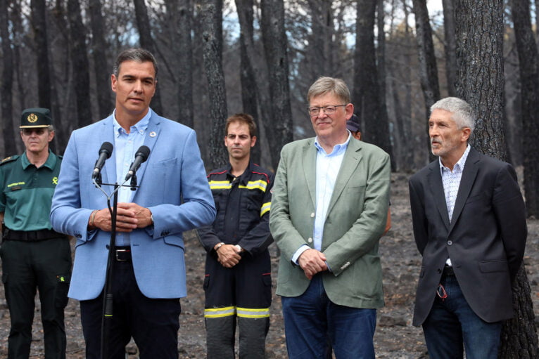 Pedro Sánchez ante los medios de comunicación tras su visita al incendio de Bejís