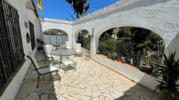 Terraza exterior con vistas a la montaña