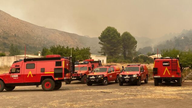 vehiculos de la ume en el pma de la vall debo