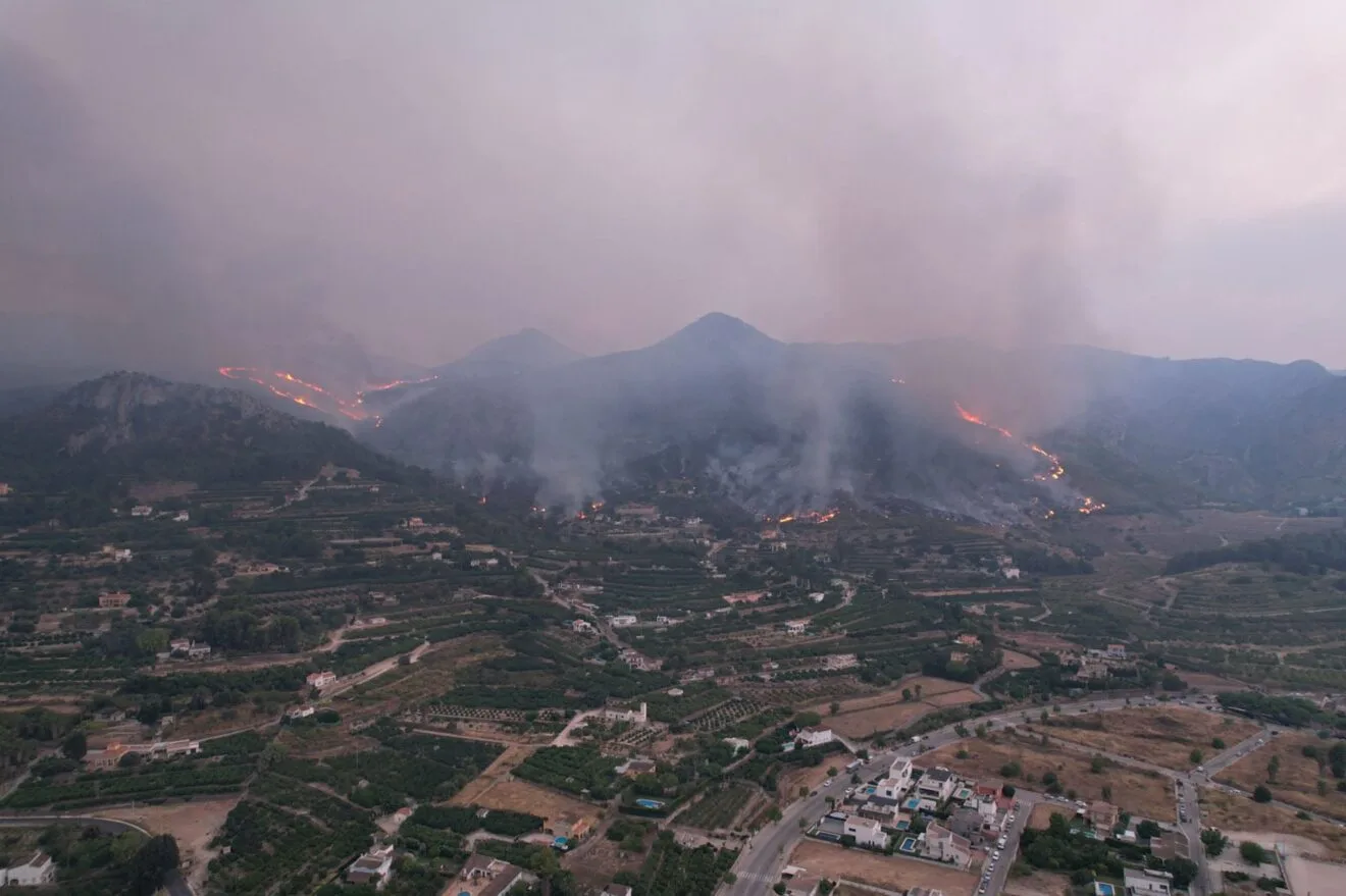 Zona ardiendo en Pego antes de caer la noche del martes 16 de agosto