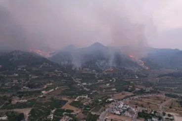Zona ardiendo en Pego antes de caer la noche del martes 16 de agosto