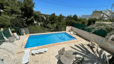 Zona de la piscina con impresionantes vistas