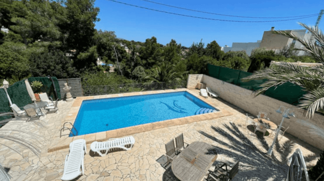 zona de la piscina con impresionantes vistas