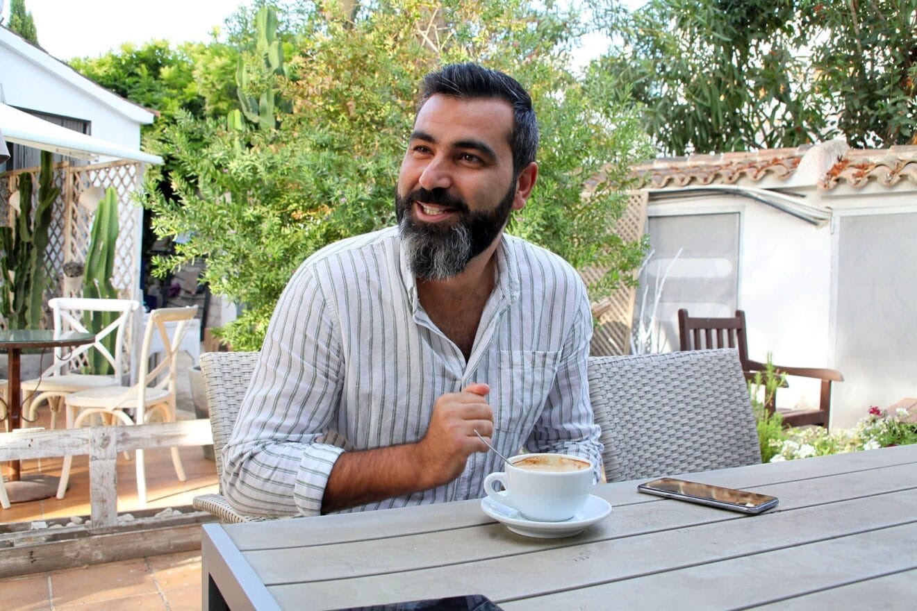 Adrián durante la entrevista