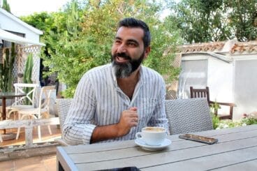 Adrián durante la entrevista