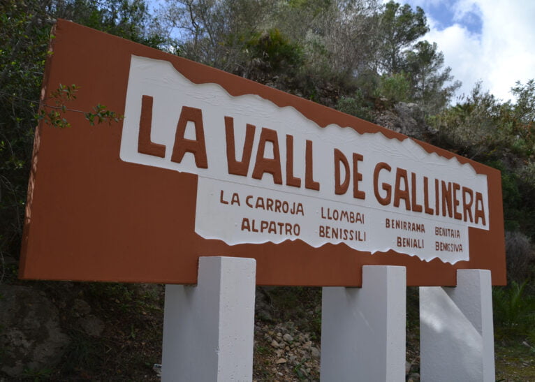 Panneau à l'entrée de La Vall de Gallinera