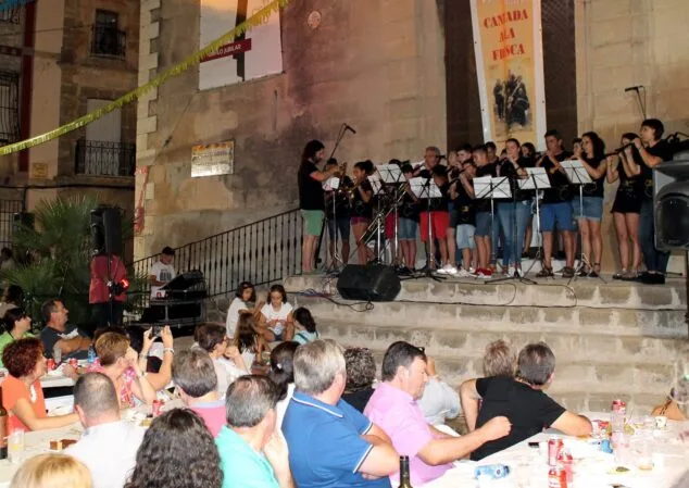 Imagen: Colla en la Cantada a la fresca de Teulada-Moraira 2018 - Ajuntament de Teulada Moraira