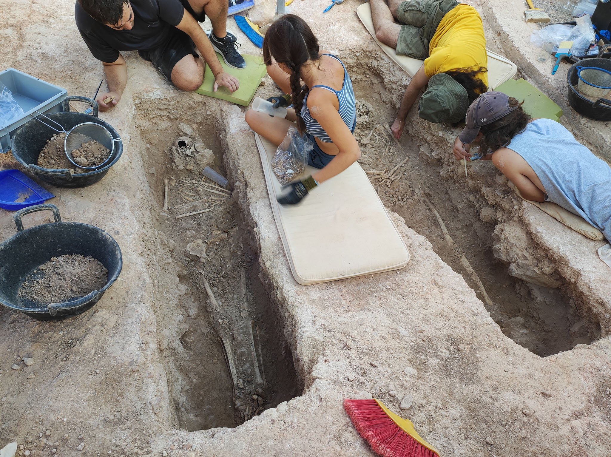 Descubrimiento de tumbas durante las excavaciones en la Pobla de Ifach de Calp