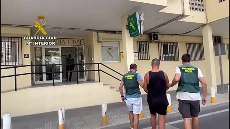 Gearresteerd voor diefstal in meer dan een dozijn auto's van de stranden van Marina Alta
