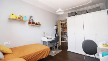 Dormitorio juvenil en la vivienda en venta
