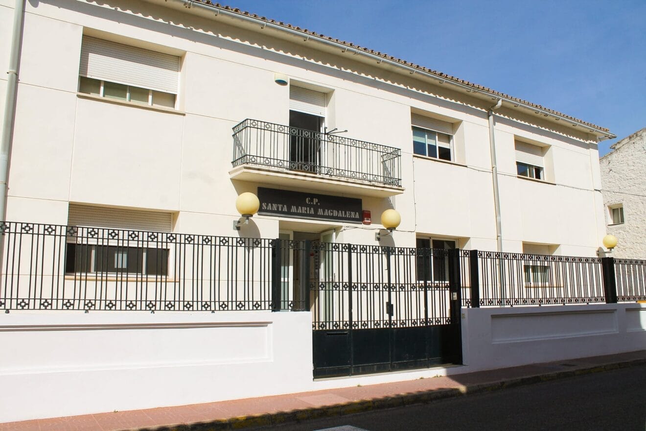 Exterior del CEIP Santa María Magdalena de Benitatxell en 2021