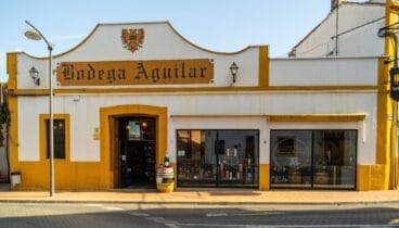 Fachada de Bodega Aguilar en en Ondara