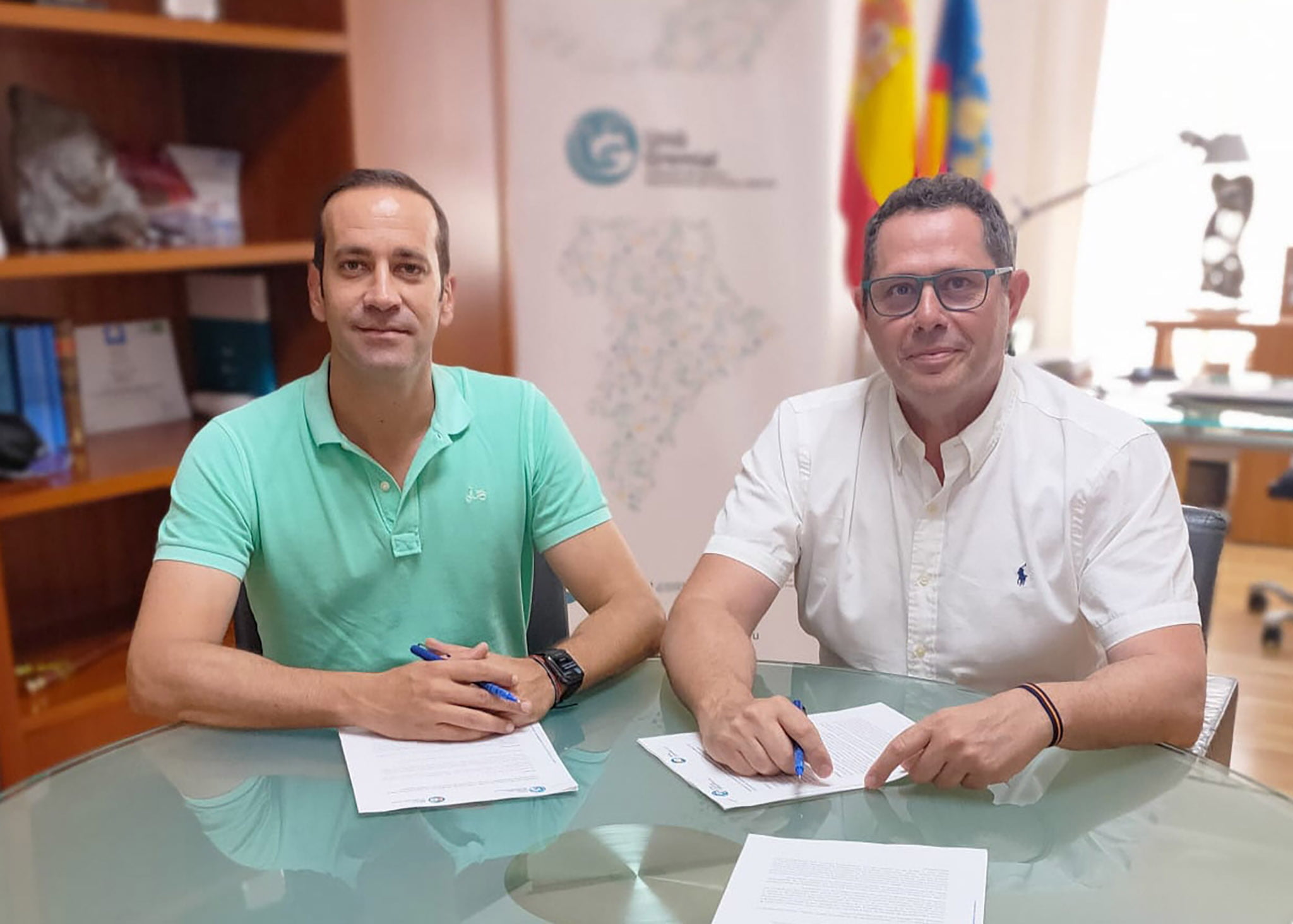 firma del convenio entre el ayuntamiento de benissa y la union gremial