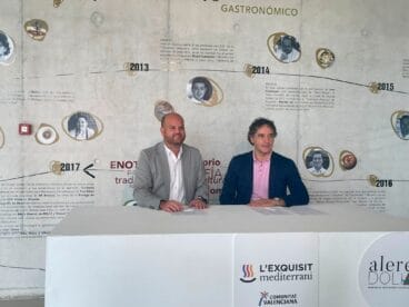 Firma del convenio grastoturístico con el Auditori Teulada-Moraira