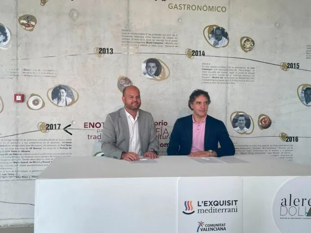 «L'exquisit mediterrani», la marca gastroturística de la Generalitat, incorpora a Teulada-Moraira 2 Imagen: Firma del convenio grastoturístico con el Auditori Teulada-Moraira