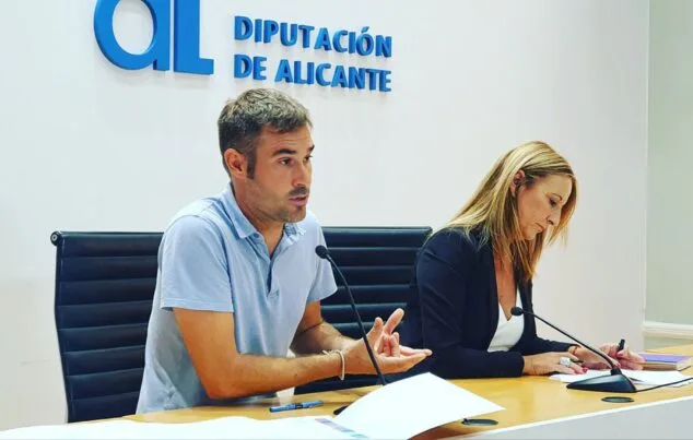 Imagen: Gerard Fullana, diputado provincial de Compromís, en la presentación del estudio