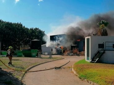 La planta de compostaje ondarense en el momento del incendio