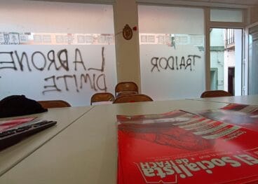 Las pintadas desde dentro del local socialista calpino