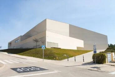 IA, terapias con animales y la conexión intestinal: lo último sobre el alzhéimer se debate en Teulada-Moraira 4 parte del exterior del edificio del auditori teulada moraira