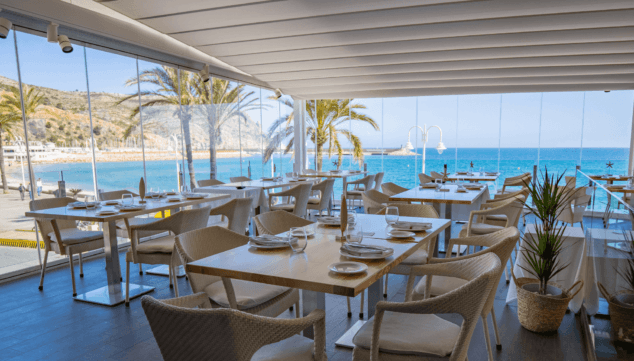 restaurante noray magnifico balcon frente al mar