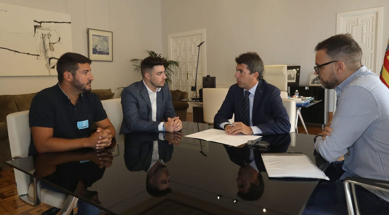 Reunión entre la Diputación alicantina y los representantes de Bous al carrer