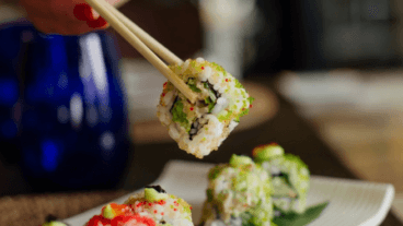 Selección de sushi y sashimi elaborado con producto local de lonja