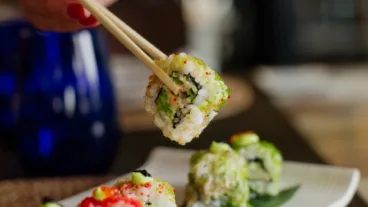 Selección de sushi y sashimi elaborado con producto local de lonja