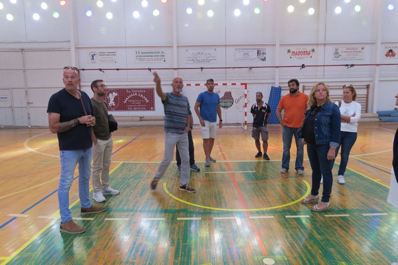 Visita al pabellón de Calp recién reformado