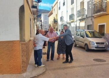 Ximo Puig, president de la Generalitat esta mañana en su visita a Vall d’Ebo y a la celebración del pleno del Consell en el pueblo