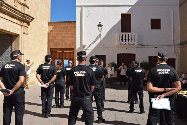 Imagen: Acto de reconocimiento a la Policía Local de Benitatxell