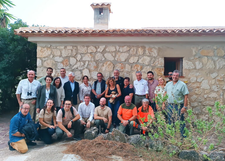 Agents involved in the bird of prey reintroduction project in the Marjal de Pego-Oliva