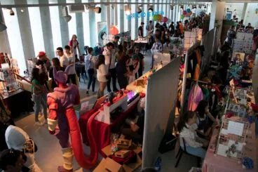 Ambiente en la zona de stands de artistas del TeMoriCon