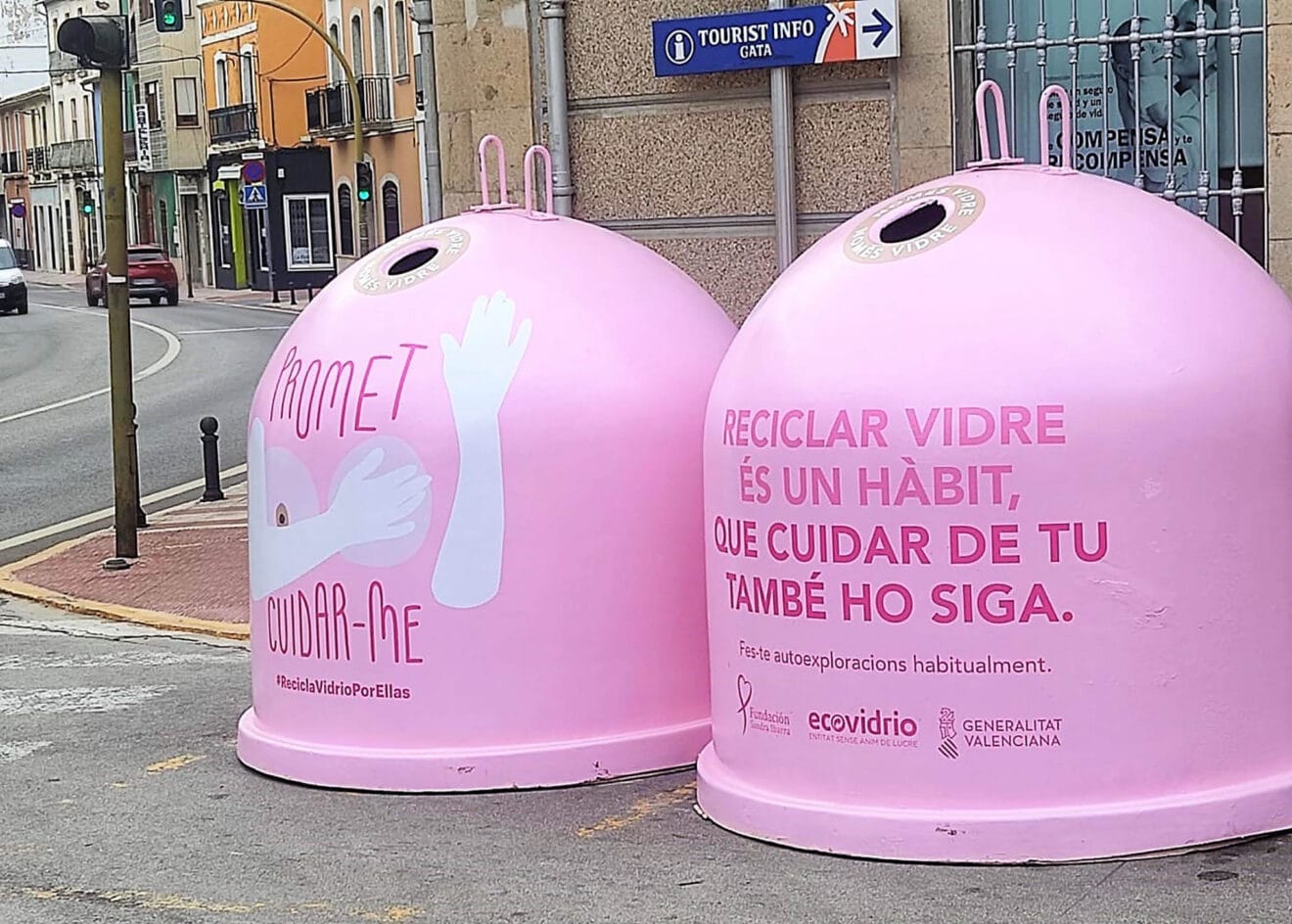 Contenedores rosa de Ecovidrio en Gata de Gorgos