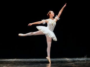 Exhibición de danza clásica en el Concurso de Danza EDIMSHA en Xiva – Colectiva Fotografía