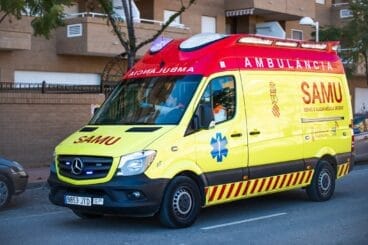 imagen de archivo de ambulancia samu