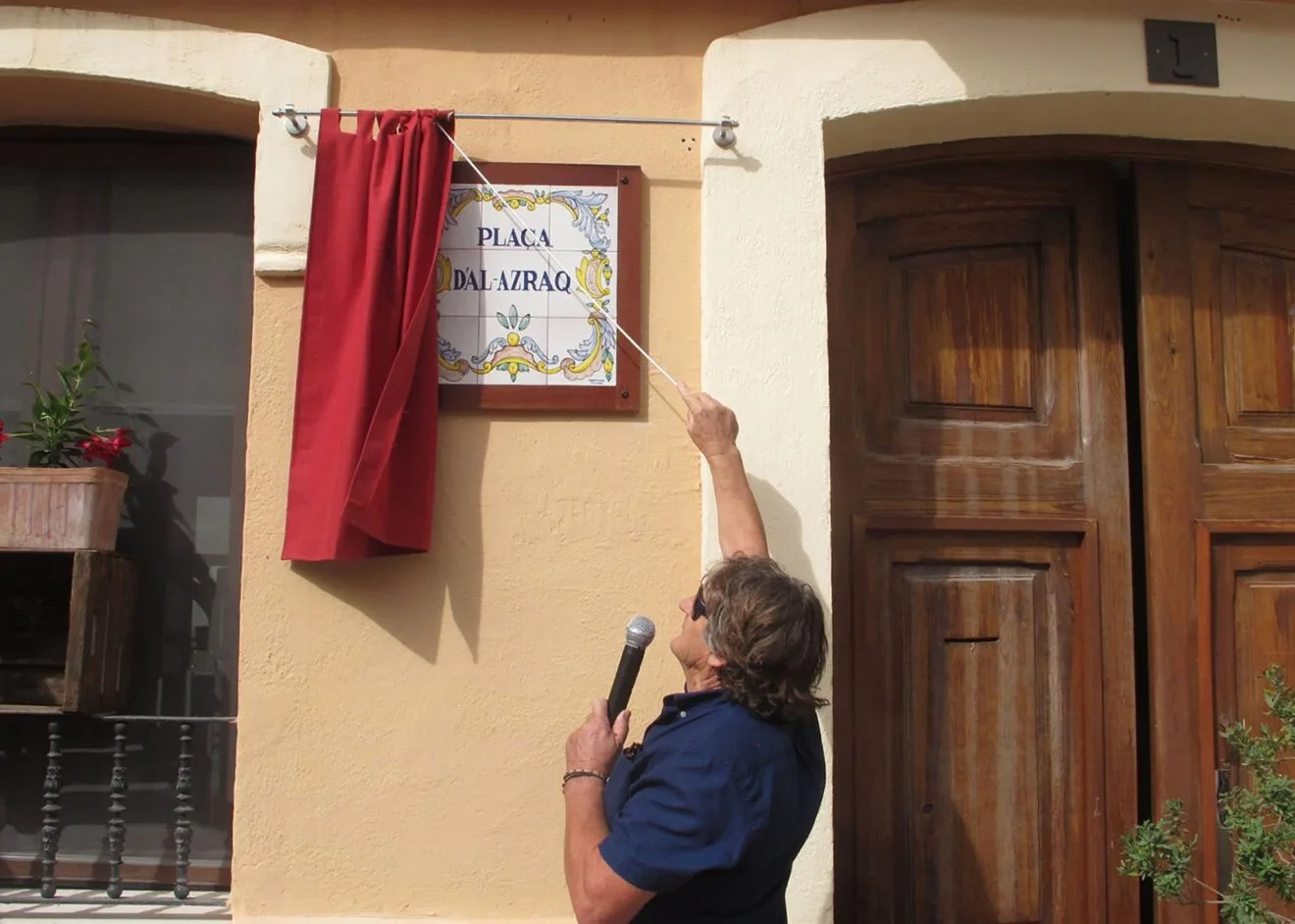 Pablo Martínez, alcalde de la Vall d'Alcalá, en el rebautizo de la plaza d'Alcalà de la Jovada