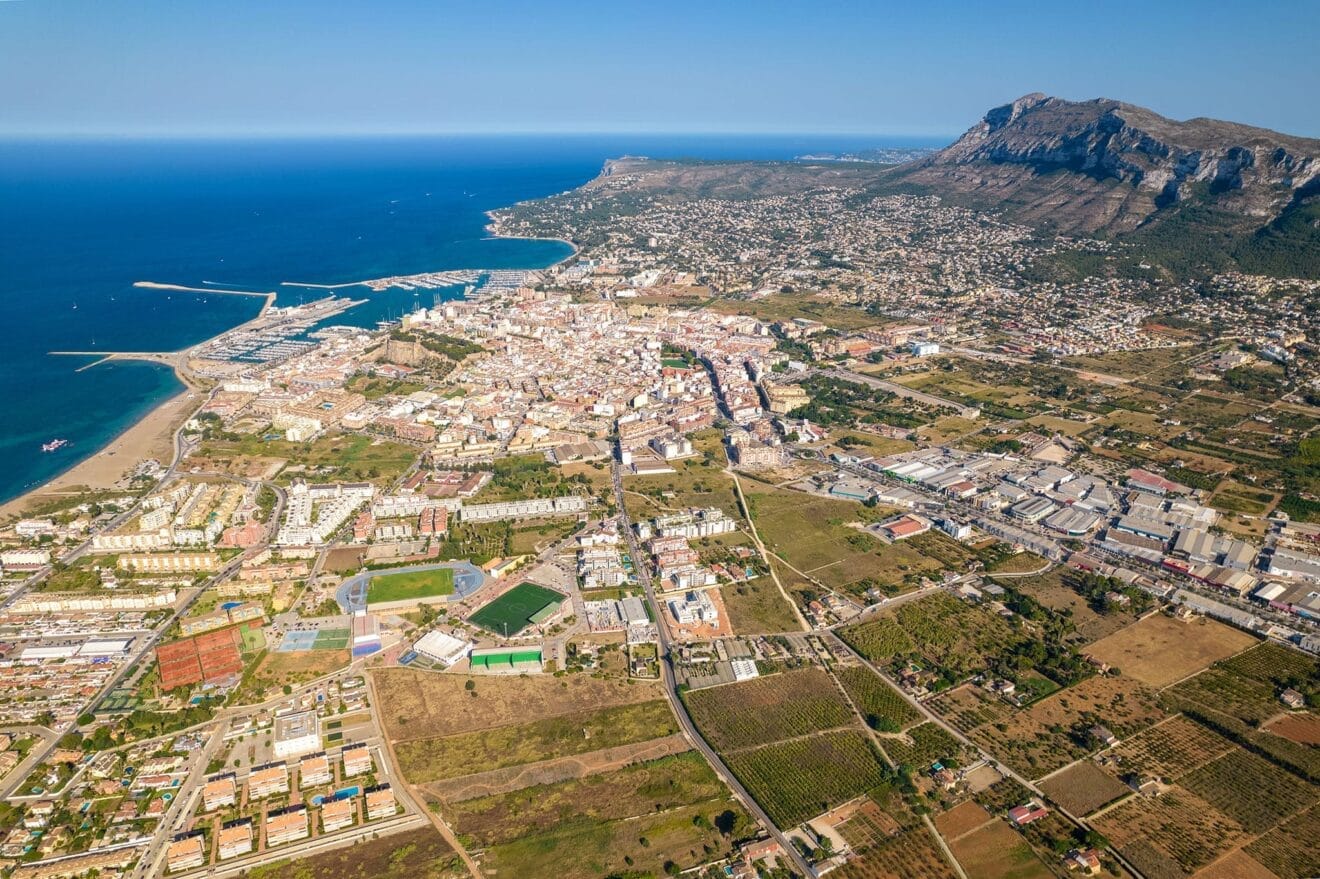 Panorámica de Dénia desde el aire