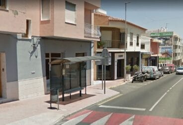 parada de trasnporte en autobus en el poble nou de benitatxell