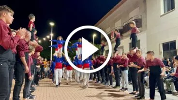 Pasarela de bienvenida a la colla d’Alginet (vídeo)