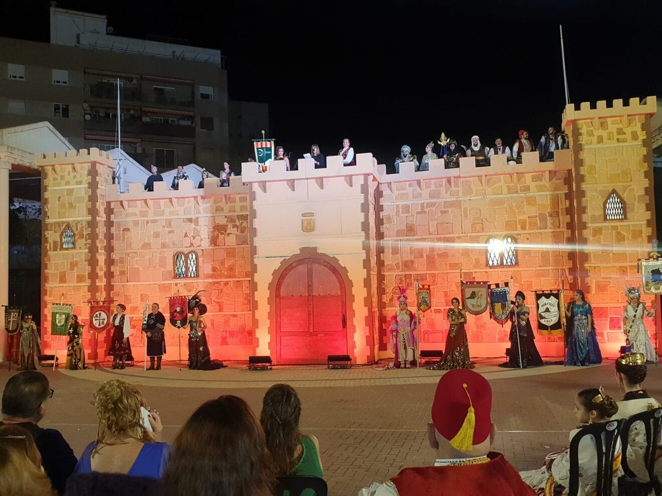 Pregón e izada de estandartes moros y cristianos de Calp - Ajuntament de Calp