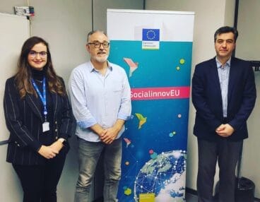 sergi ferrus en el centro como representante de pedreguer en la semana europea de las regiones y ciudades