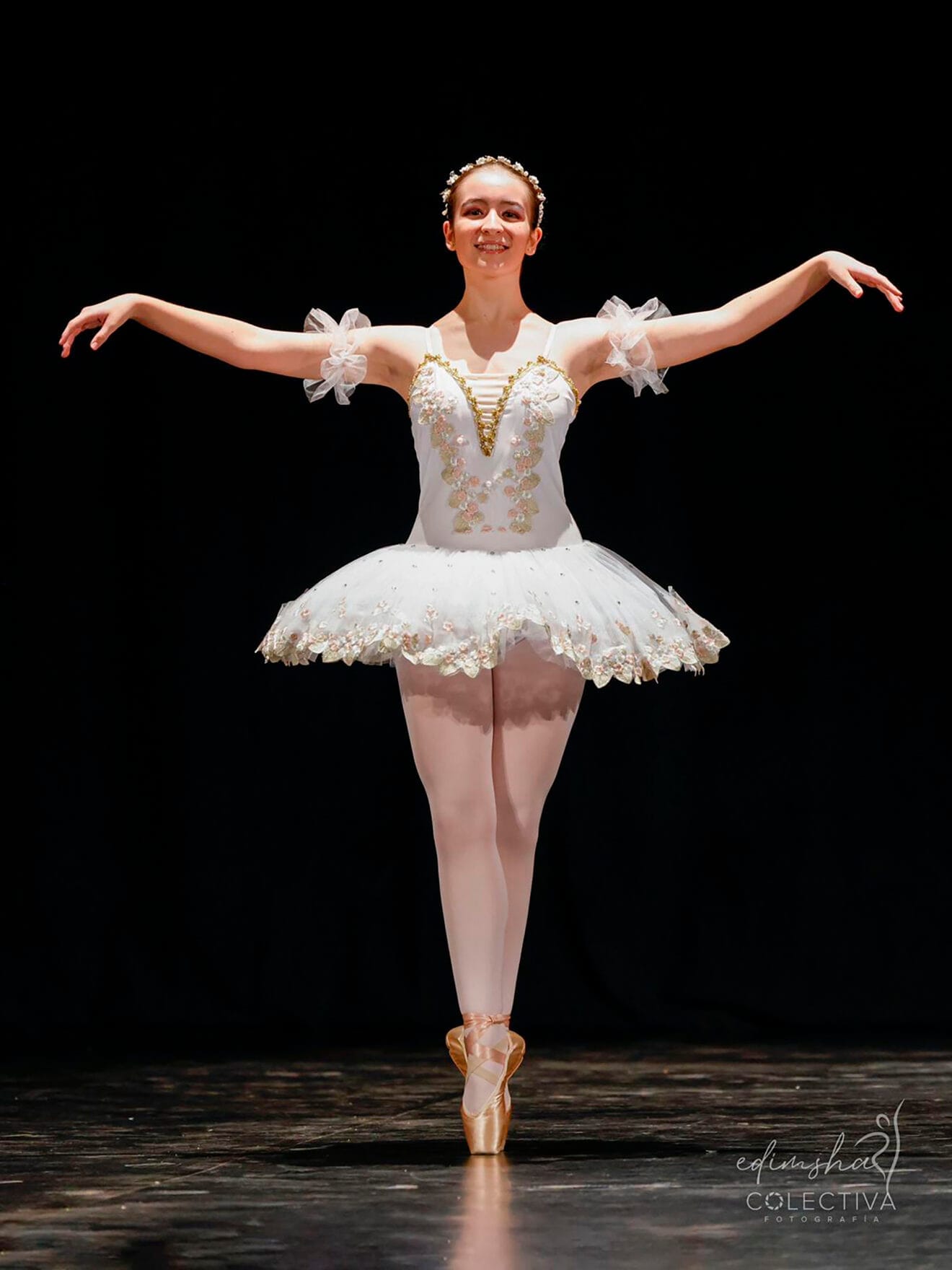 Una de las bailarinas de Pedreguer en el Concurso de Danza EDIMSHA en Xiva - Colectiva Fotografía