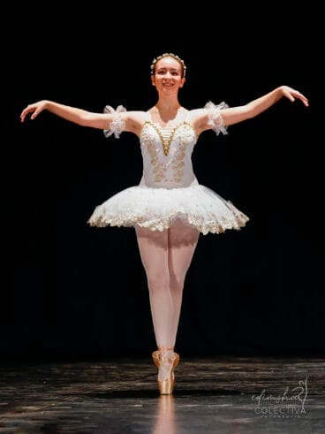 Una de las bailarinas de Pedreguer en el Concurso de Danza EDIMSHA en Xiva – Colectiva Fotografía