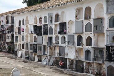 Una de las partes antiguas del cementerio del Verger