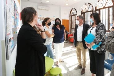 Visita de los diputados al Centro de atención temprana en Dénia
