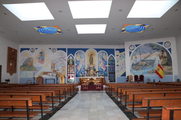 Imagen: Altar y pasillo de la iglesia Nuestra Señora de las Nieves