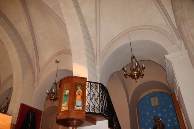 Imagen: Arcos de medio punto entre la nave central y la lateral
