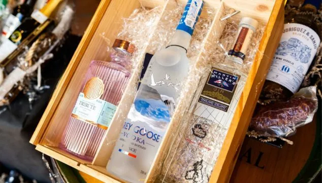 caja selecta de bebidas destiladas de bodega aguilar