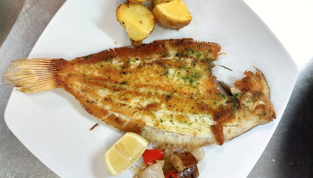 Con los menús de La Flor de Eli podrá elegir entre carne o pescado